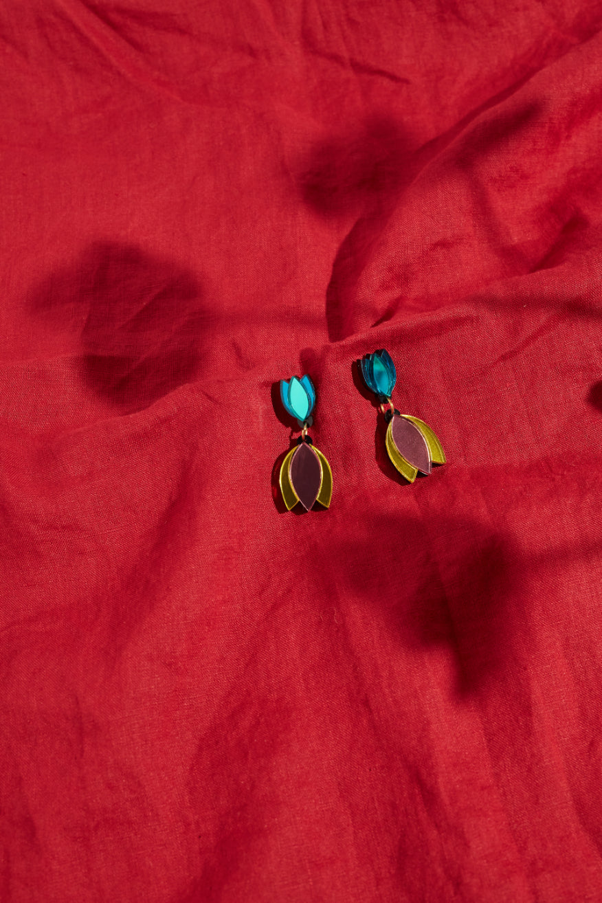 Mini boucles d'oreilles à double pendant Dahlia