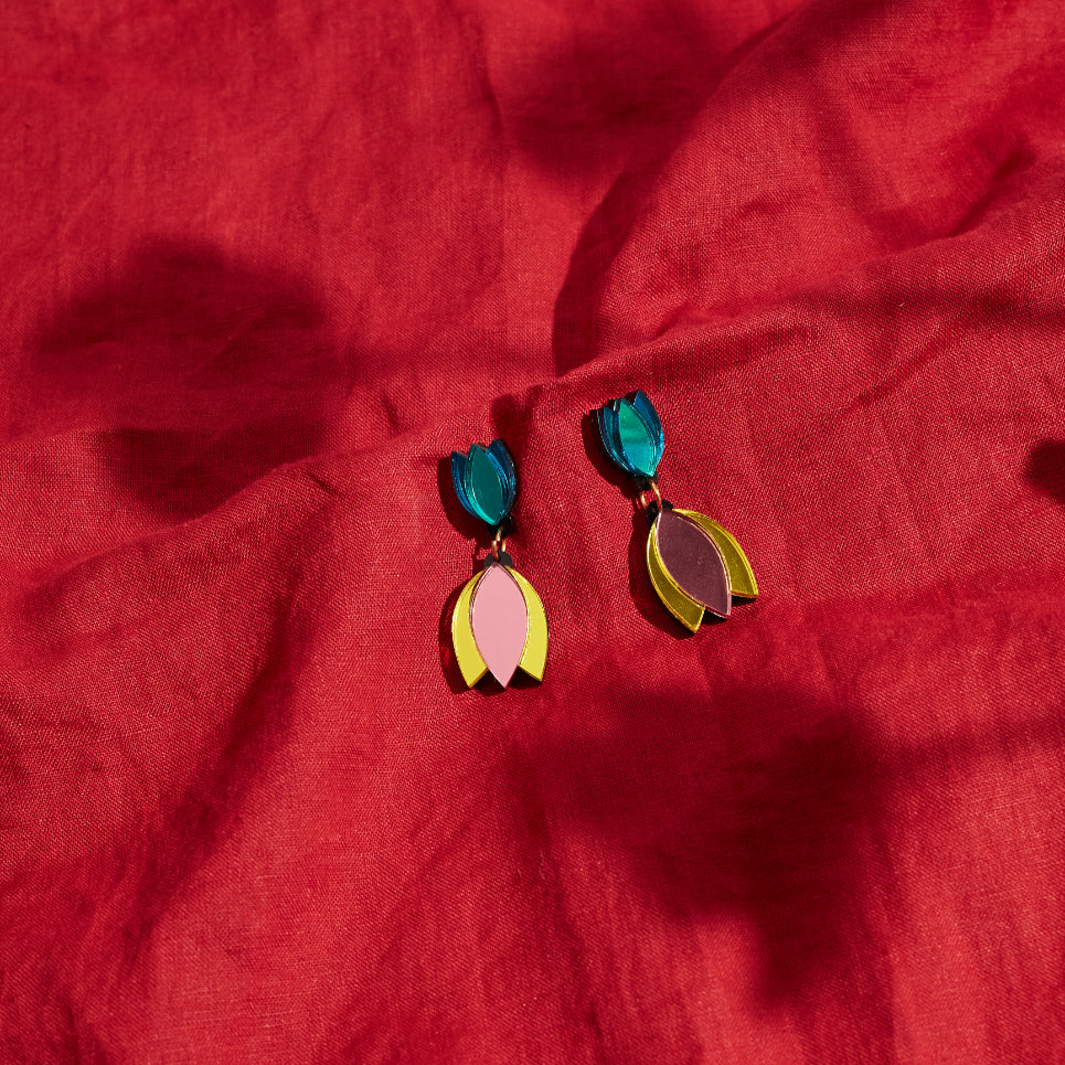 Mini boucles d'oreilles à double pendant Dahlia