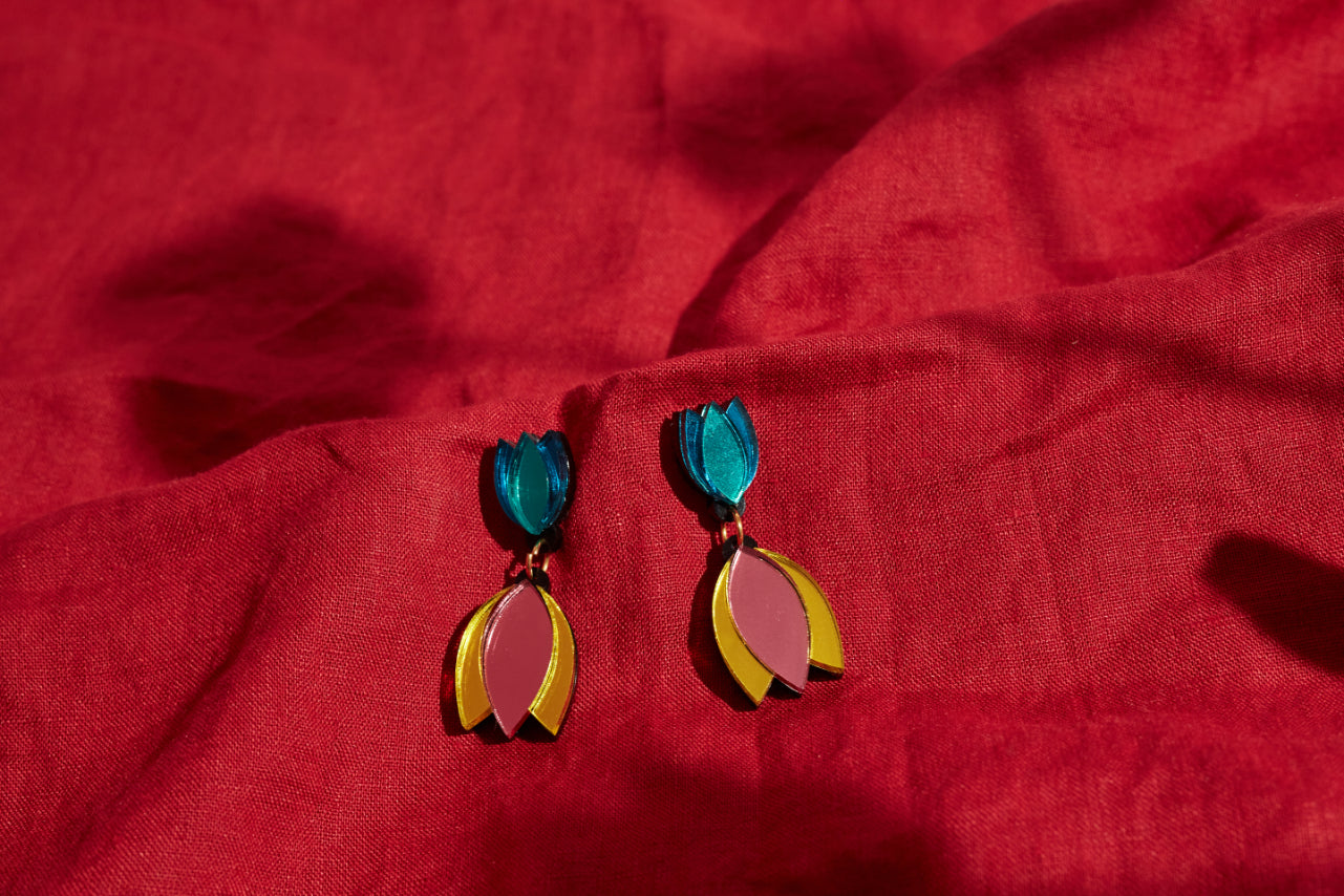 Mini boucles d'oreilles à double pendant Dahlia