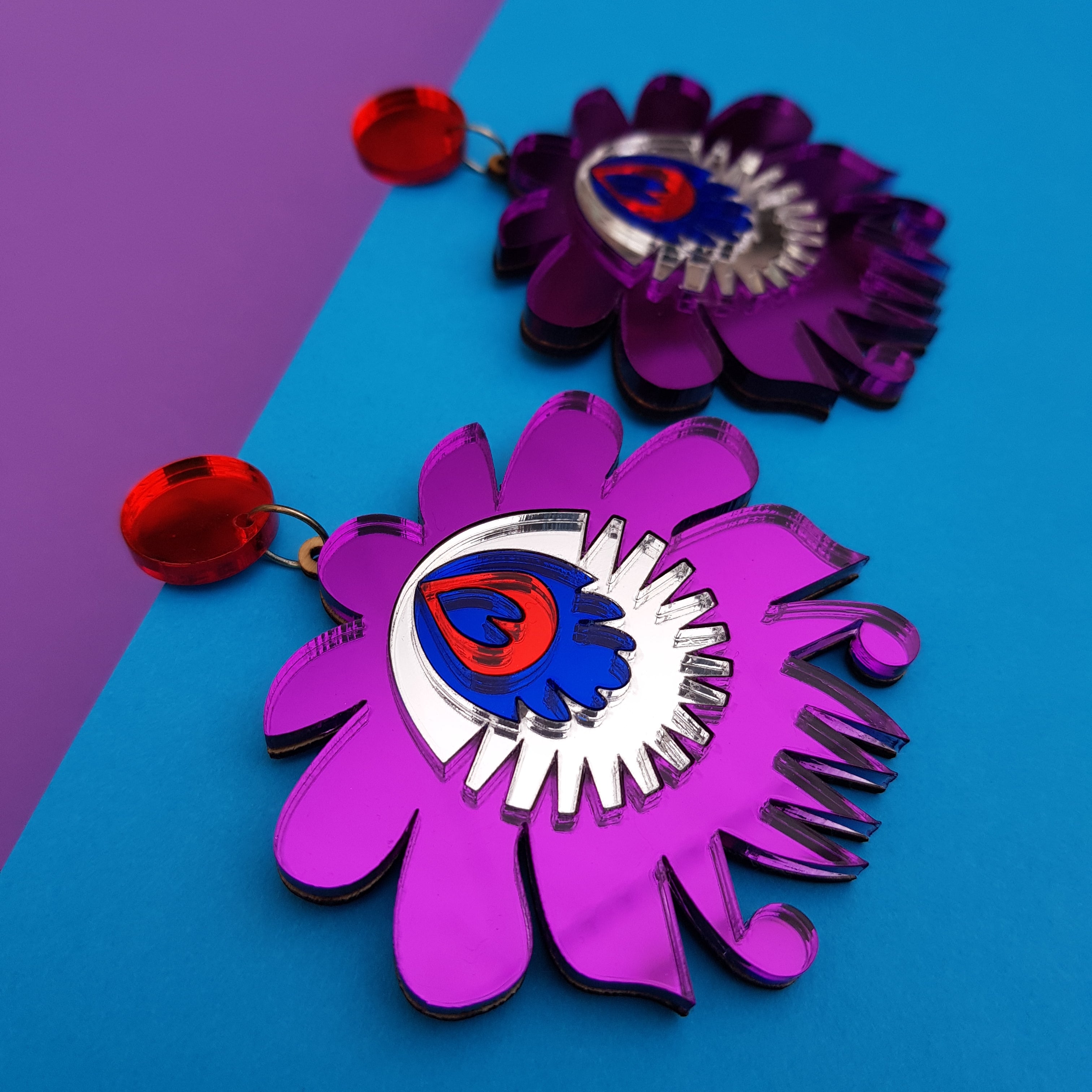 Boucle d'oreille fleur en perspex découpée au laser