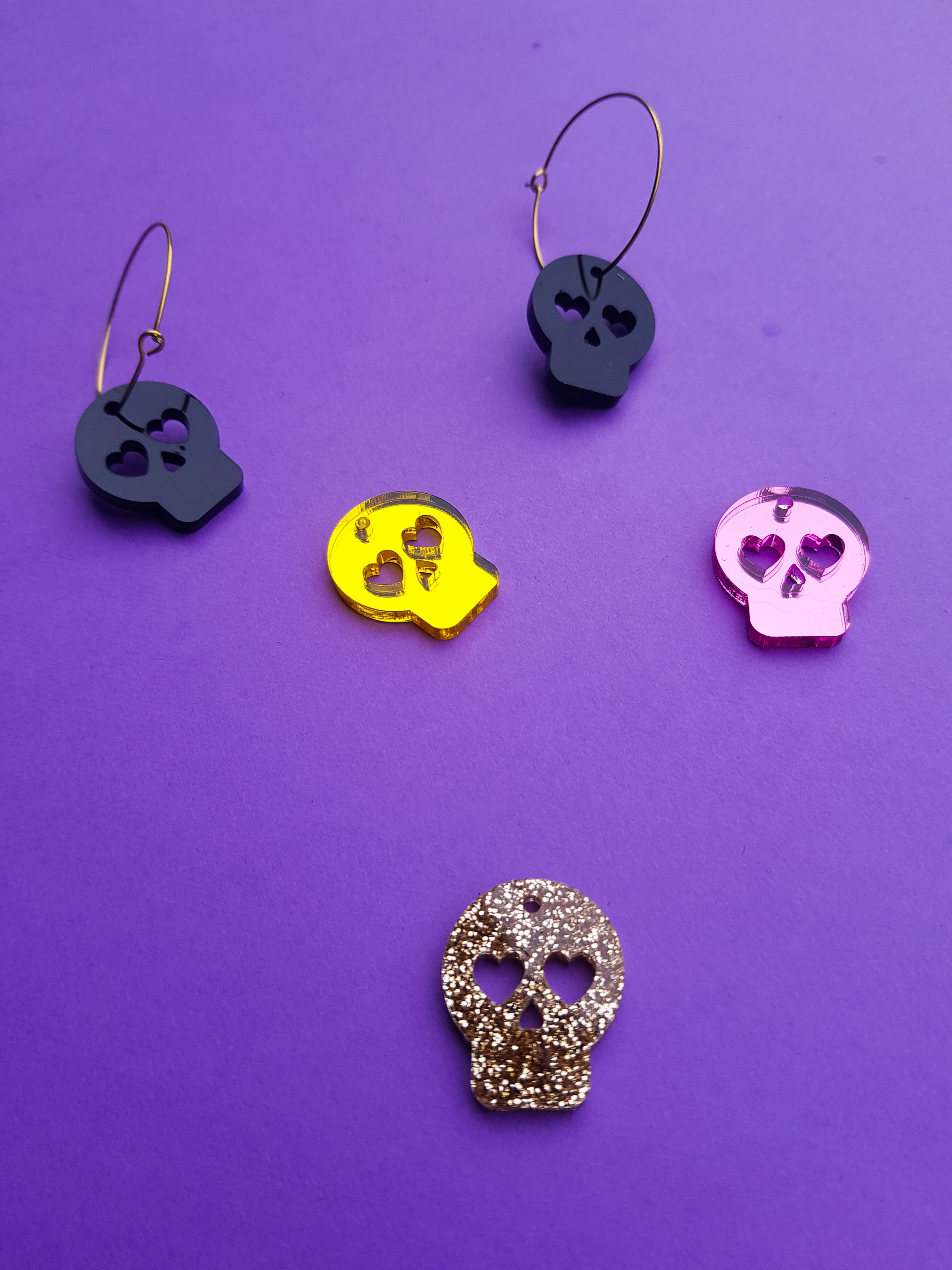 Boucles d'oreilles mini créoles tête de mort