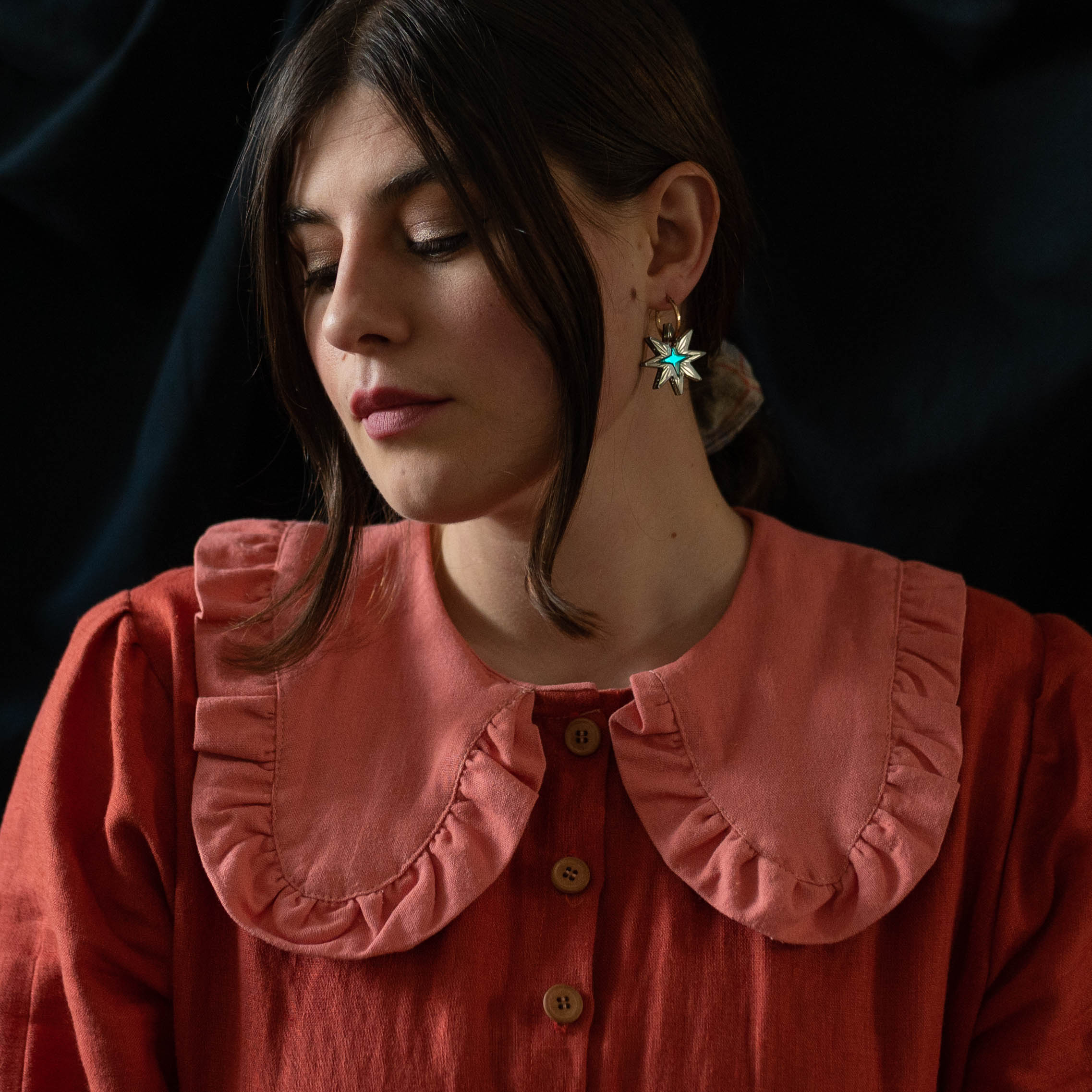 Boucles d'oreilles créoles incrustées d'étoiles, vert