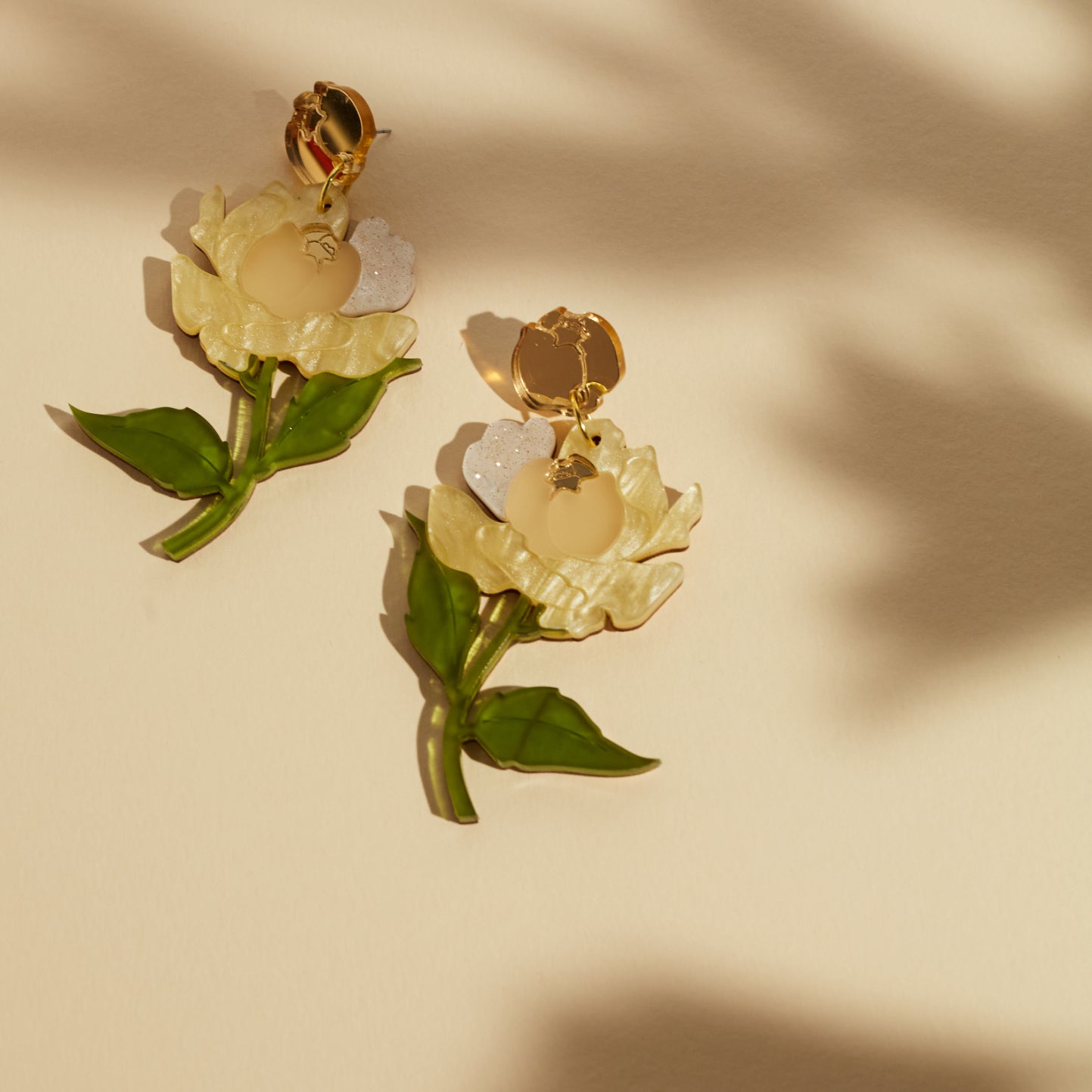 Boucles d'oreilles déclaration feuille de pivoine, jaune