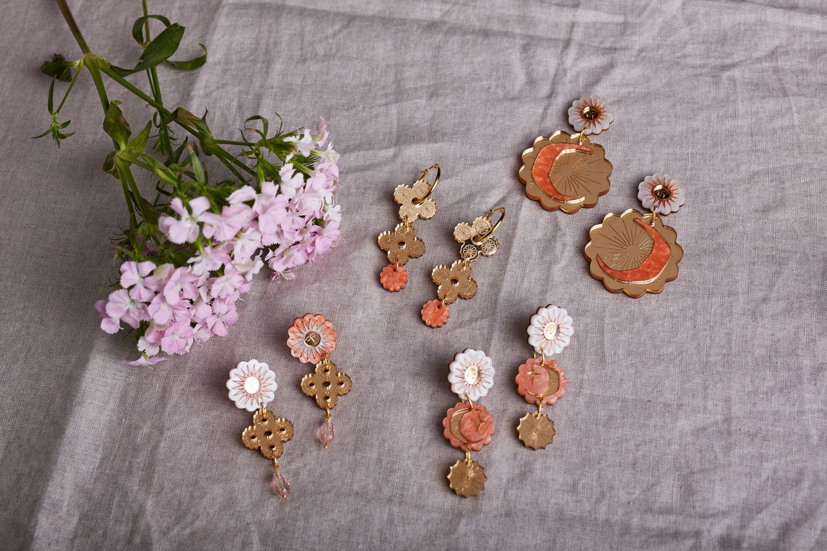 Boucles d'oreilles à tige Céleste Soleil Lune - Pêche