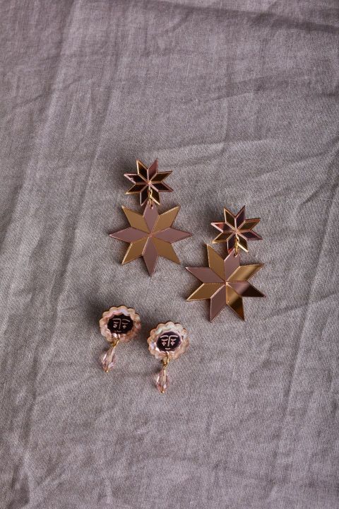 Boucles d'oreilles clous festonnées visage soleil