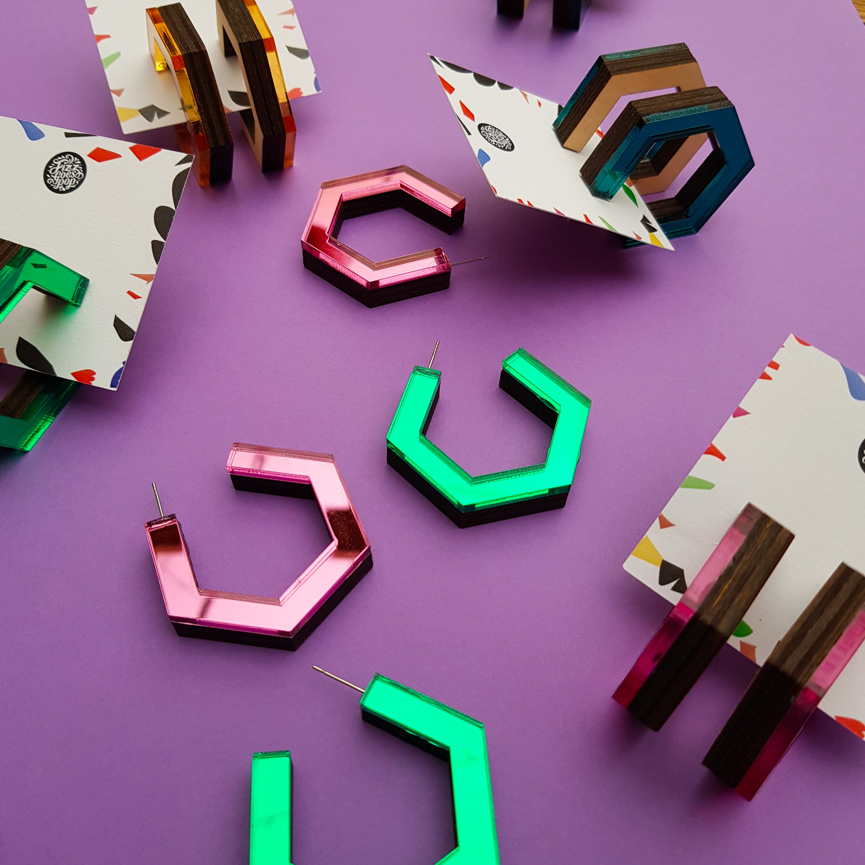 Créoles roses à plis hexagonaux et plexiglas