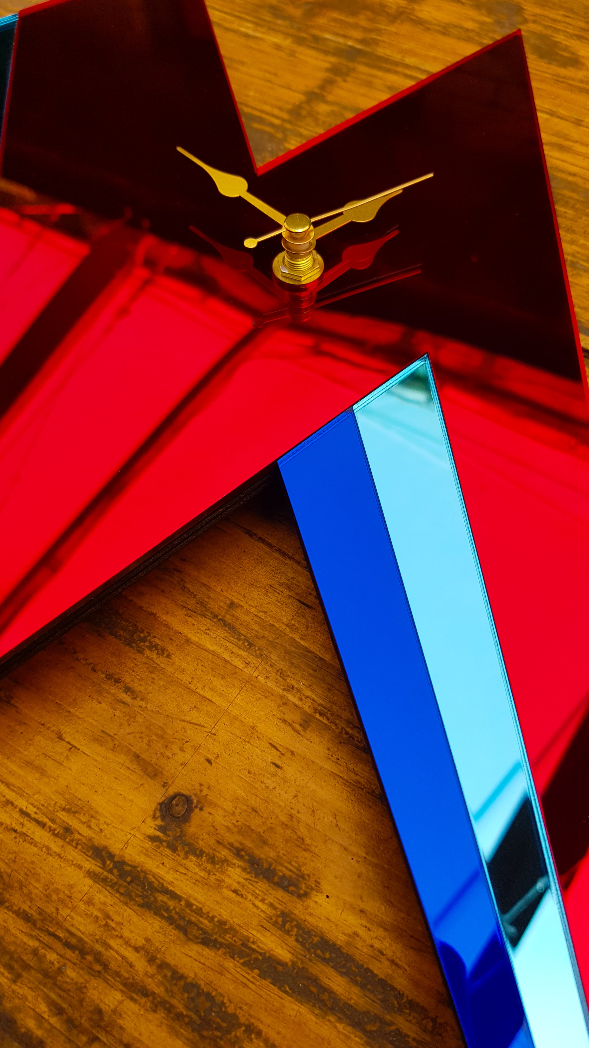 Horloge Lightning Bolt (bleu clair/bleu foncé/rouge)