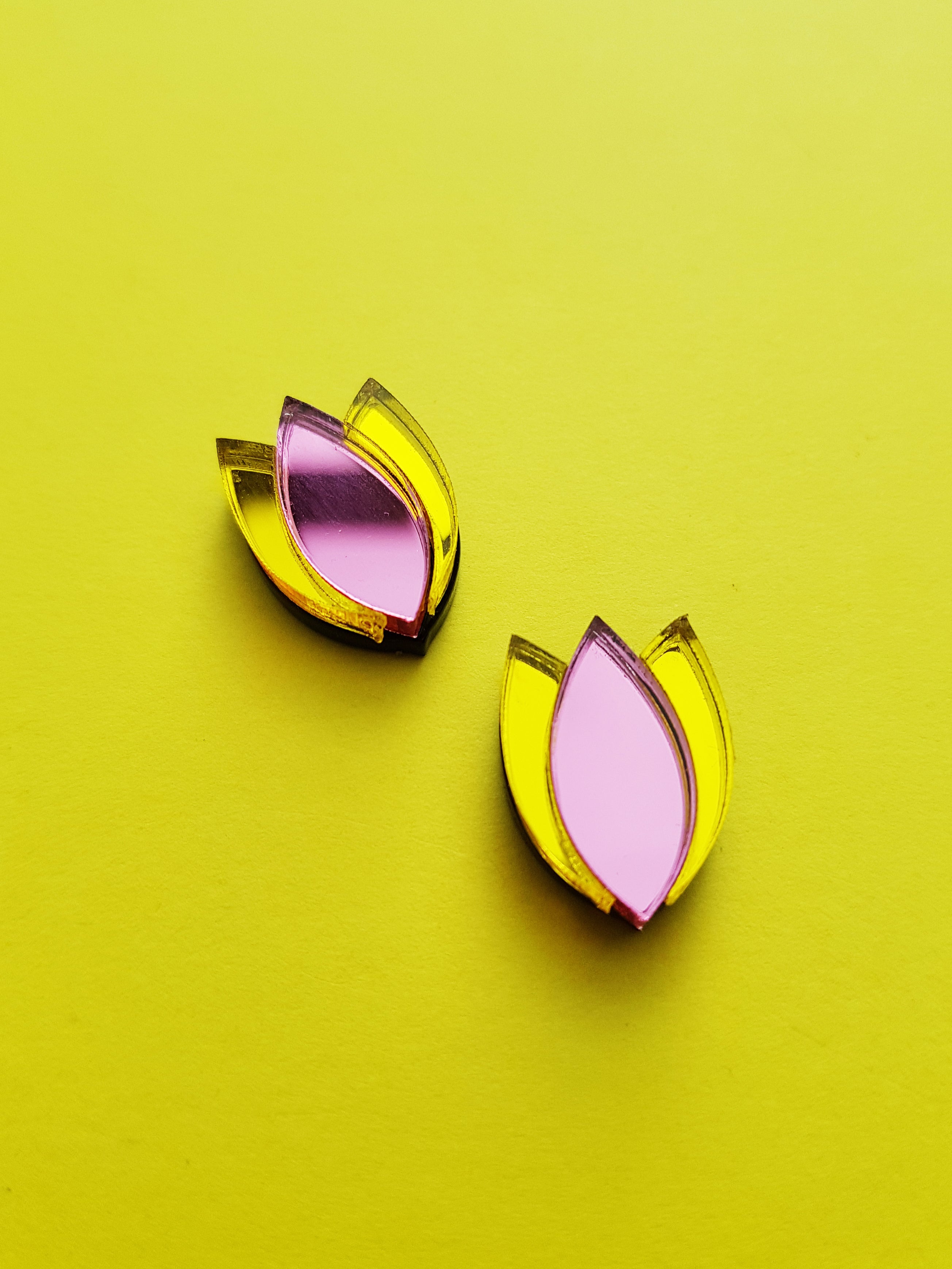 Dahlia Stud Earrings (pink/yellow)