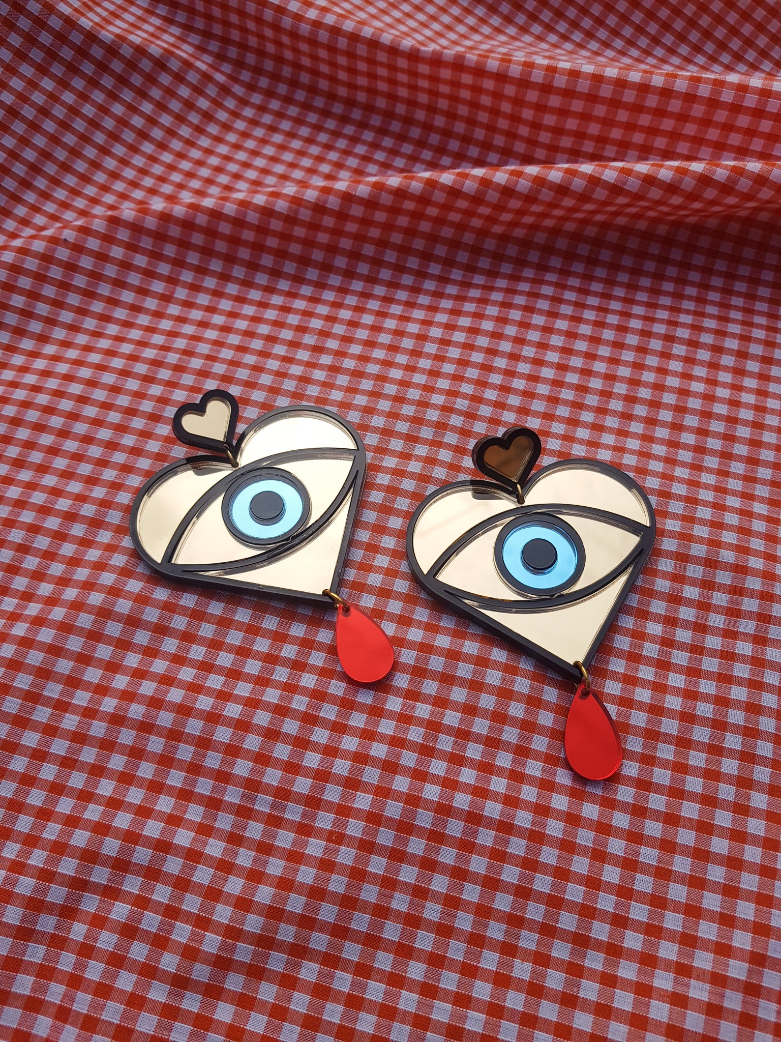 Statement eye earrings with drop