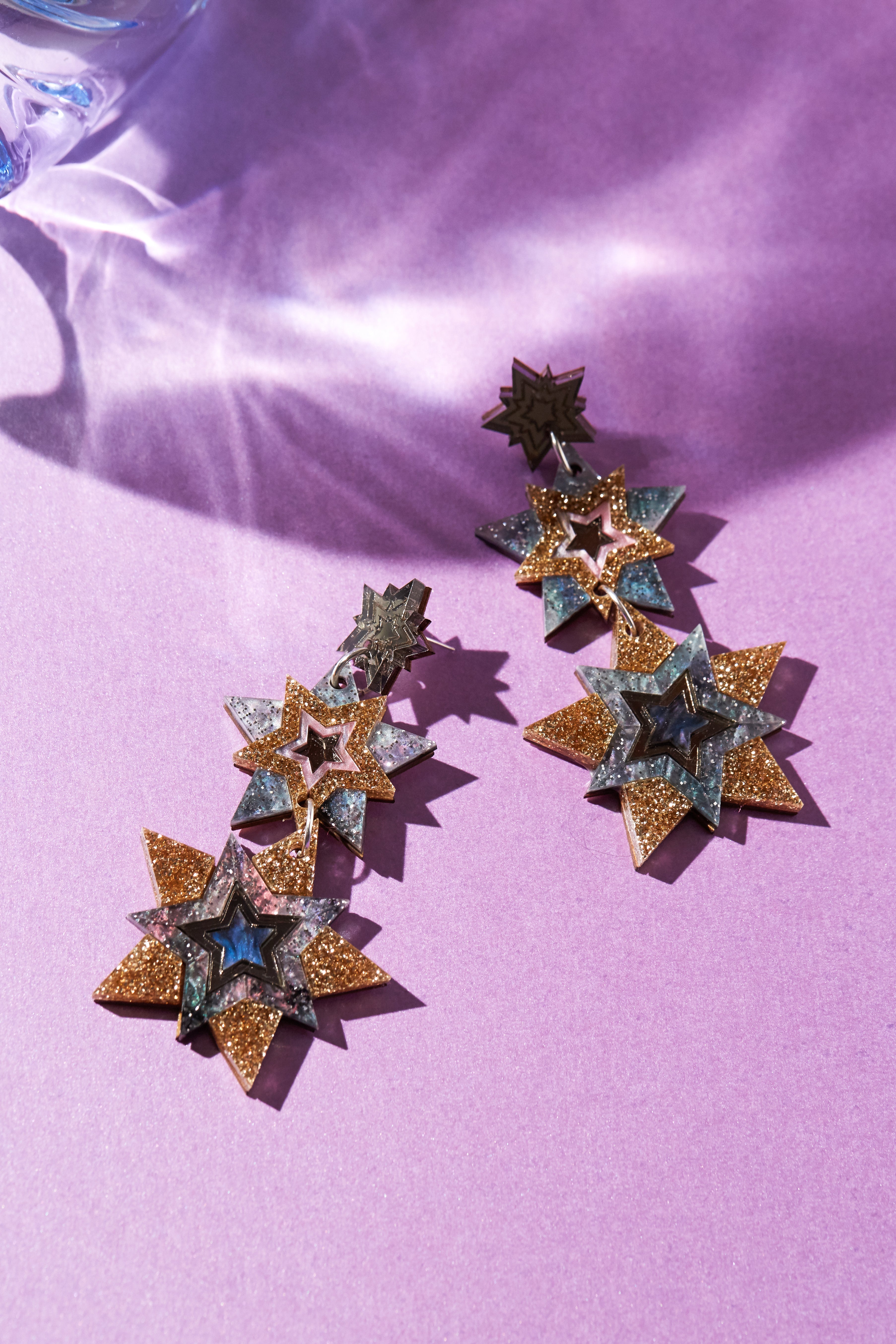 Triple Star Statement earrings (gold/pink)