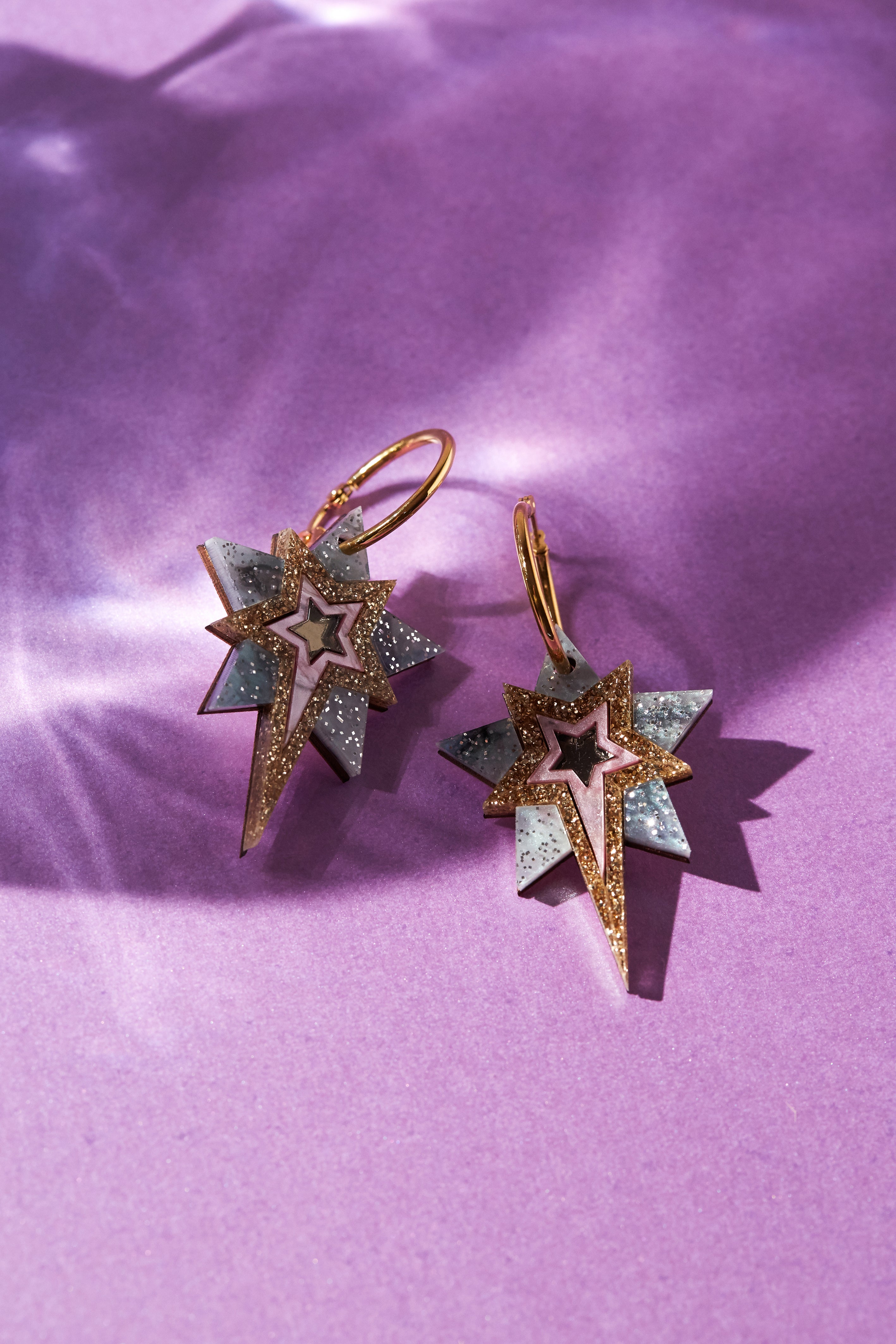 Guld hoop Star øreringe (marmor glitter/guld glitter)