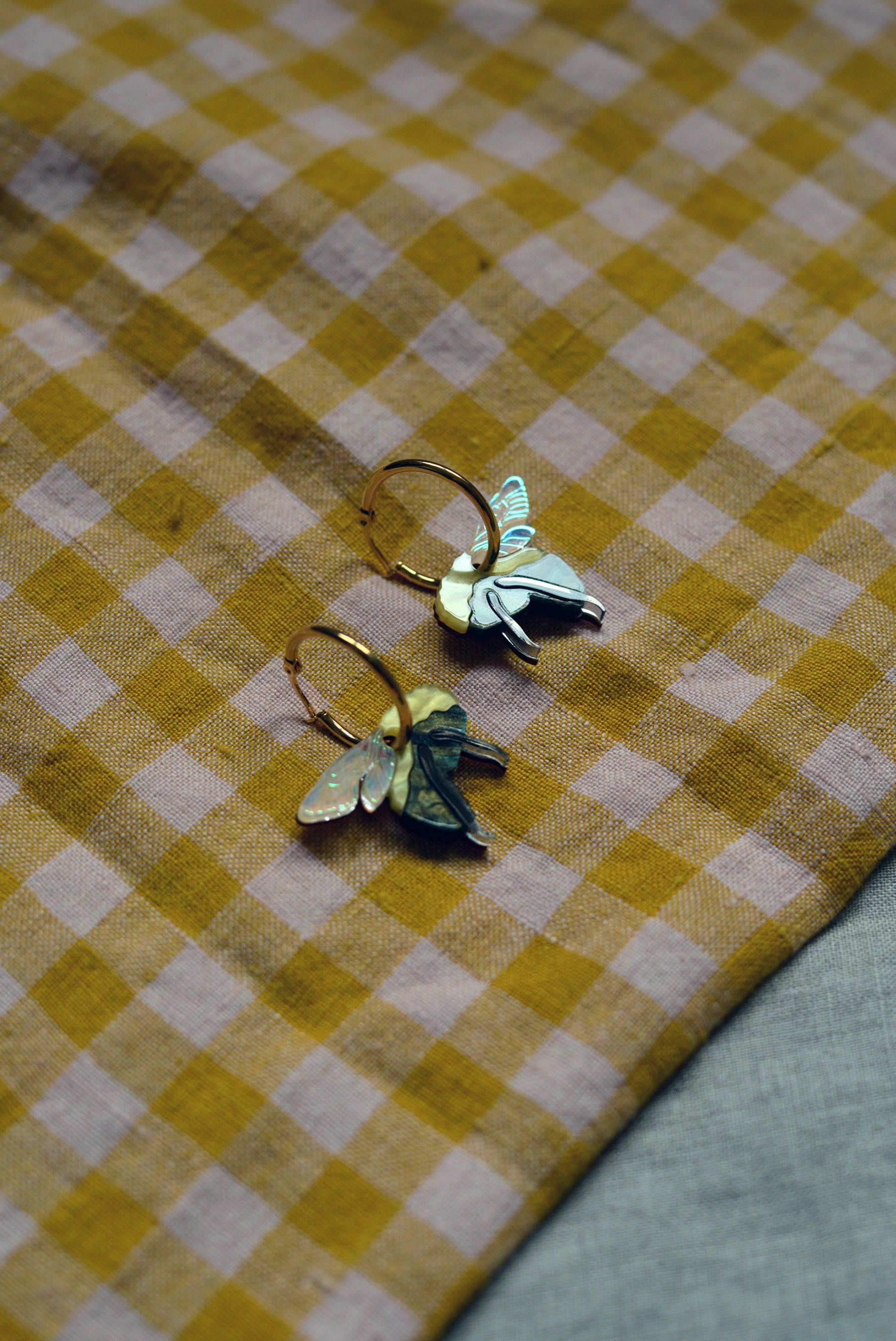 Boucles d’oreilles Goth Bumblebee Hoop (ailes régulières)