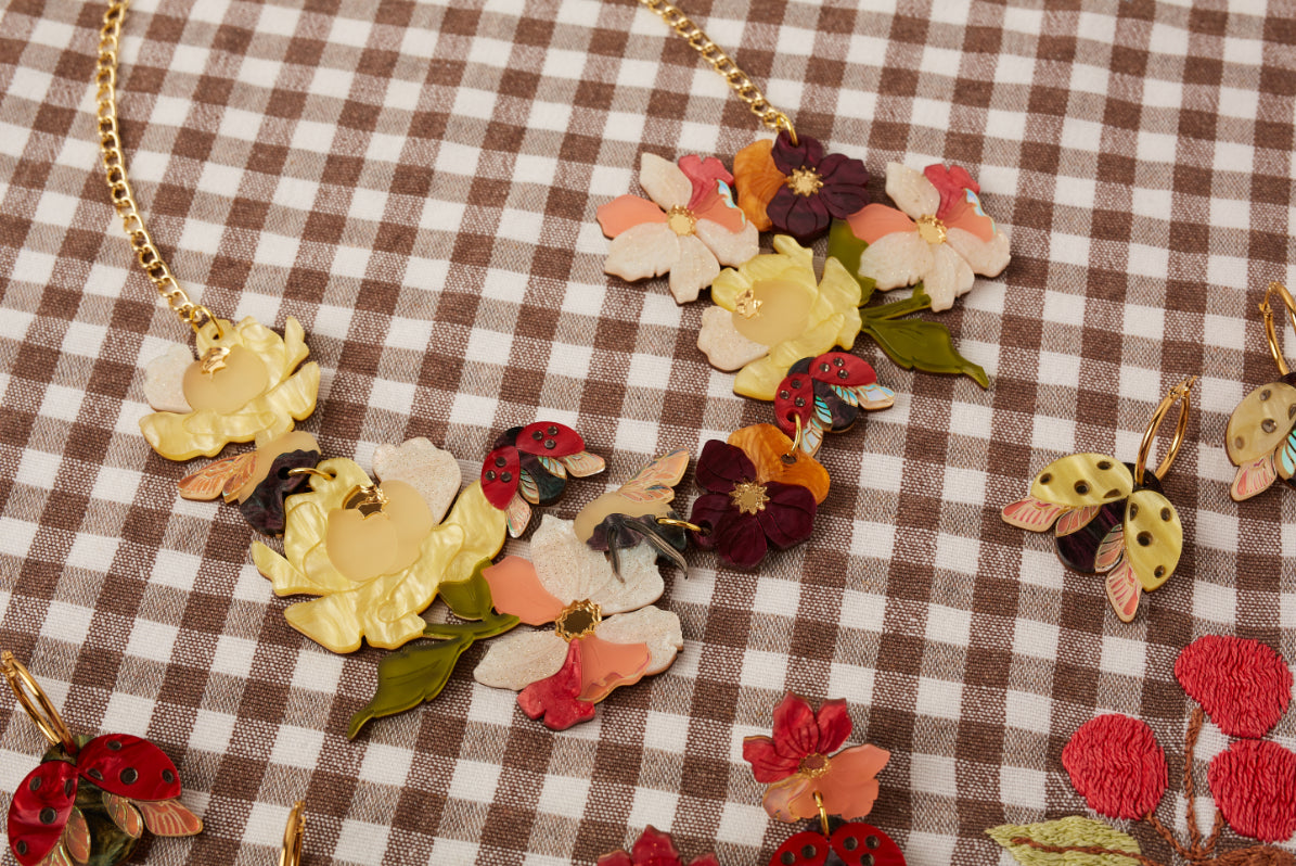 Collier de déclaration floral d’été