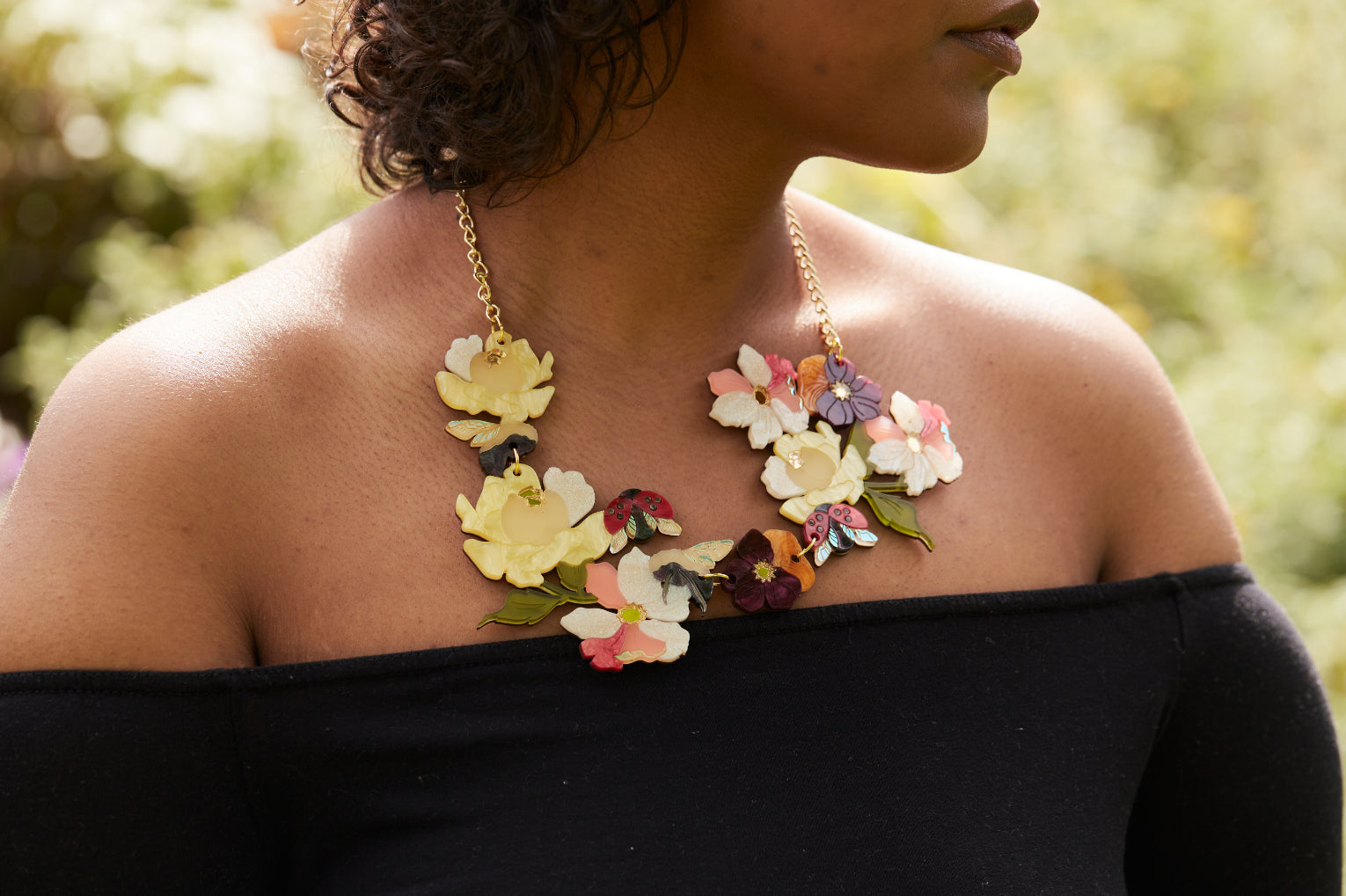 Collier de déclaration floral d’été