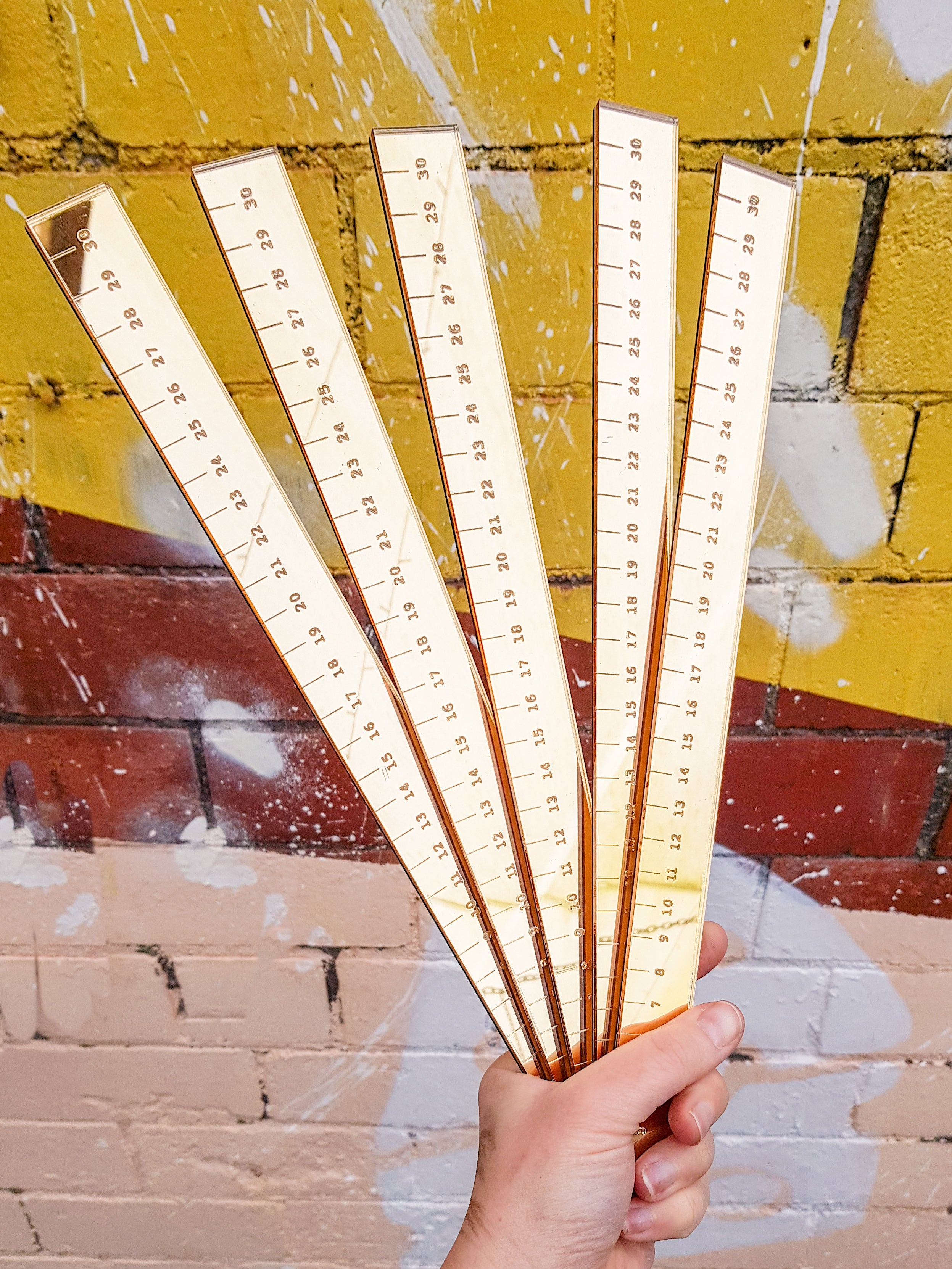 Règle de 30 cm en perspex doré découpé au laser