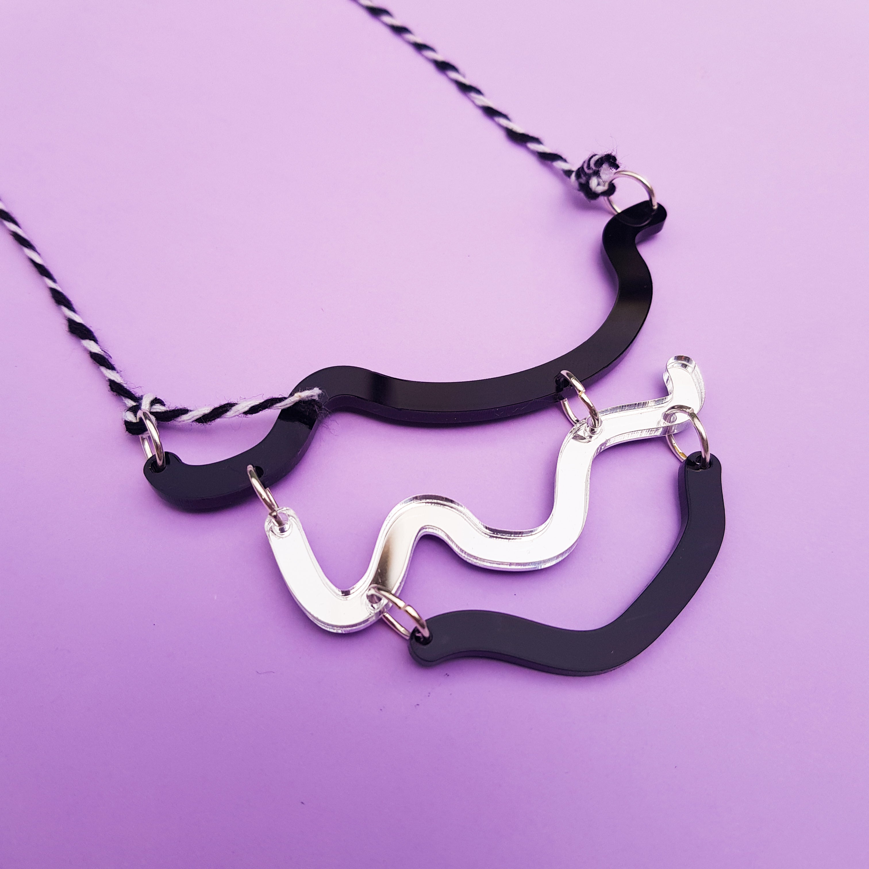 Wiggle necklace
